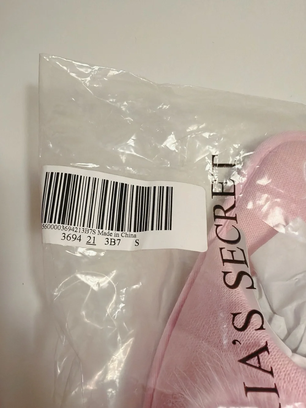 Victoria’s Secret Pink Pom Pom Plush Slippers Women’s Size S New in Bag